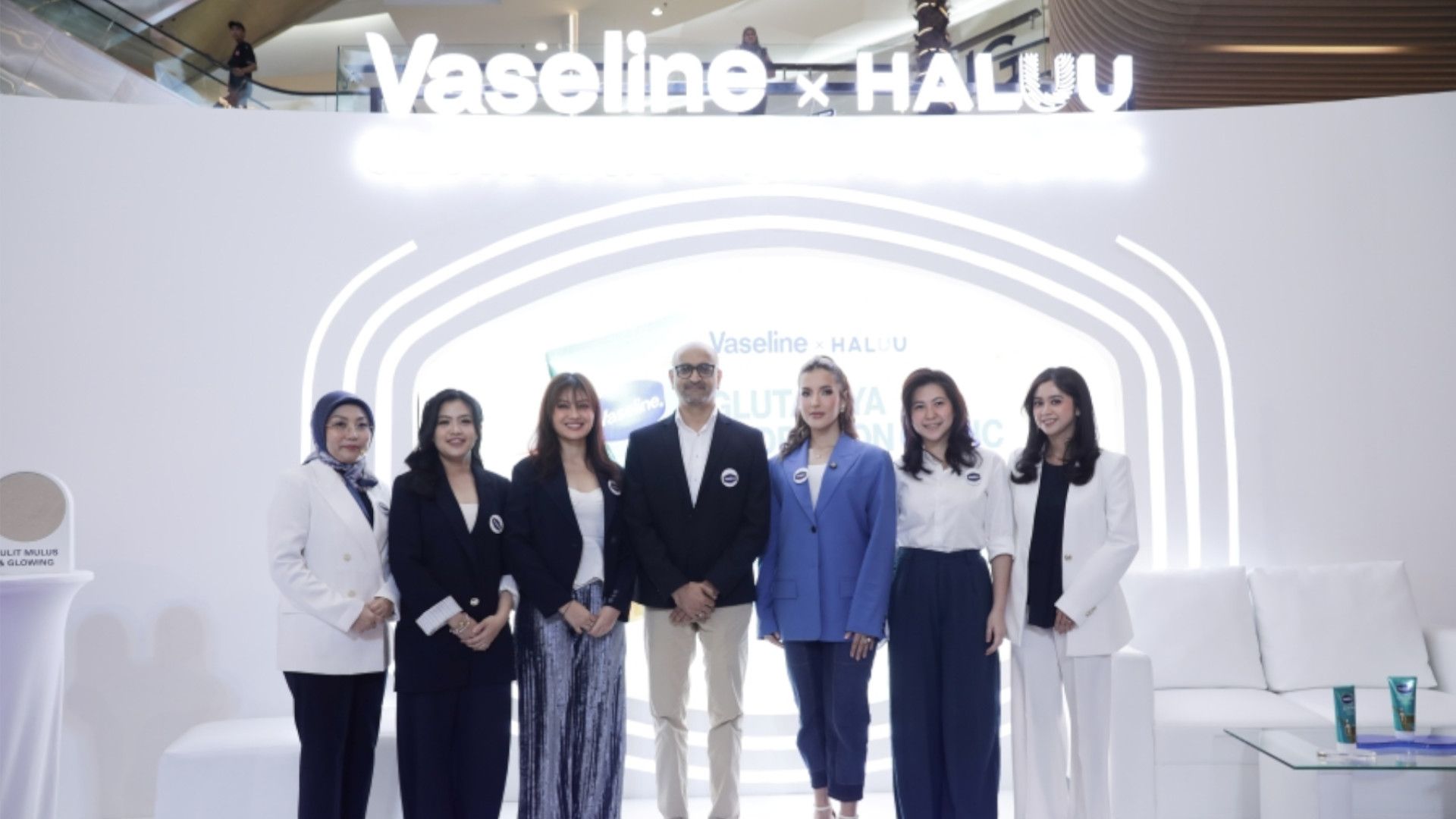 Speakers and partners at the “Vaseline Gluta-Hya Hydration Clinic” Press Conference