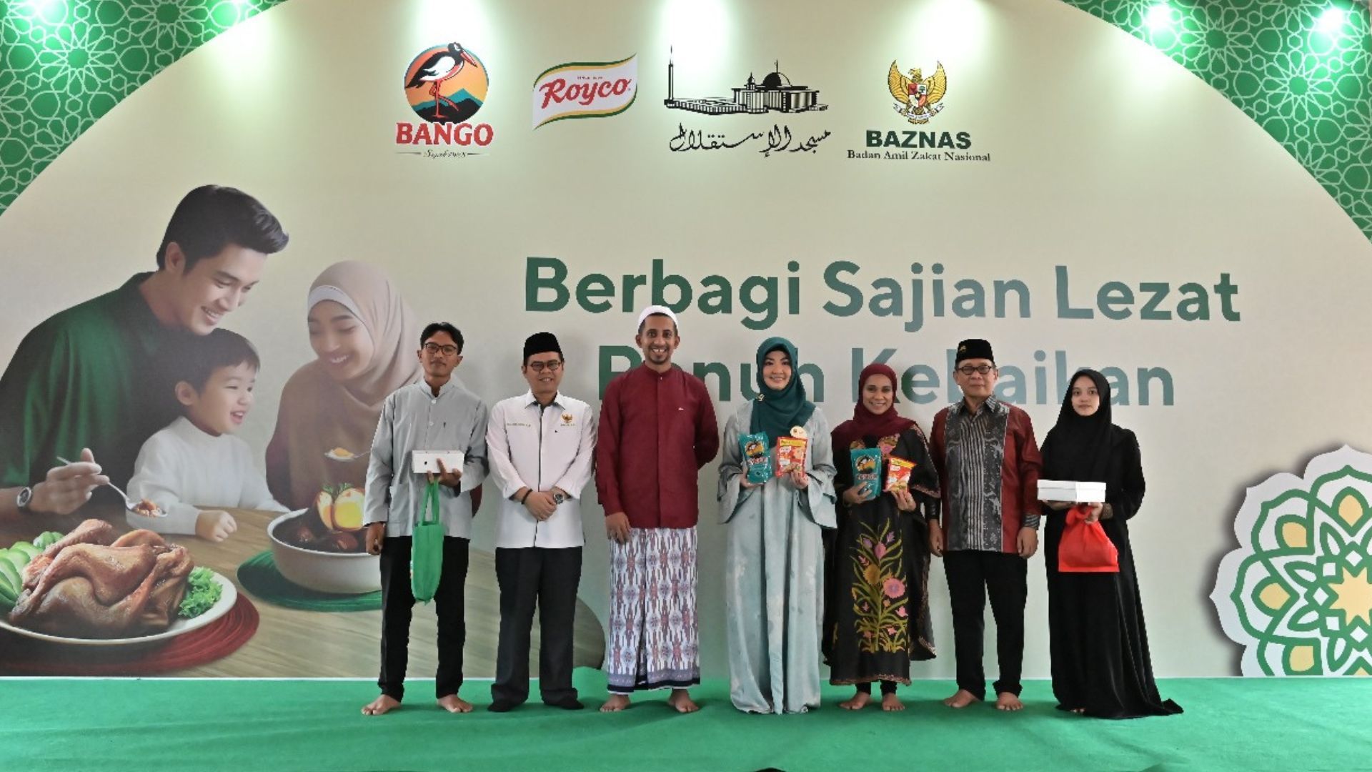 "Berbagi Sajian Lezat Penuh Kebaikan" program which is distributing 50,000 free iftar packages