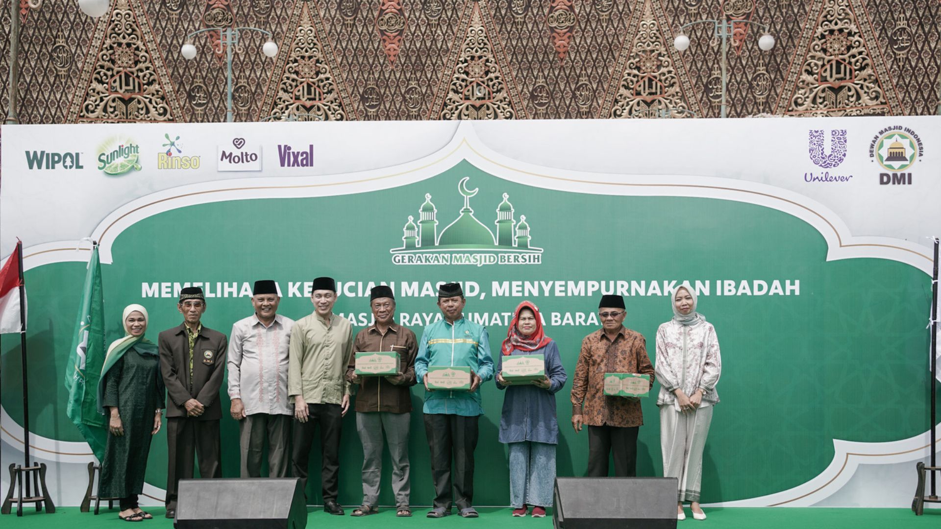Program Gerakan Masjid Bersih 2024 di Masjid Raya Sumatera Barat, Padang
