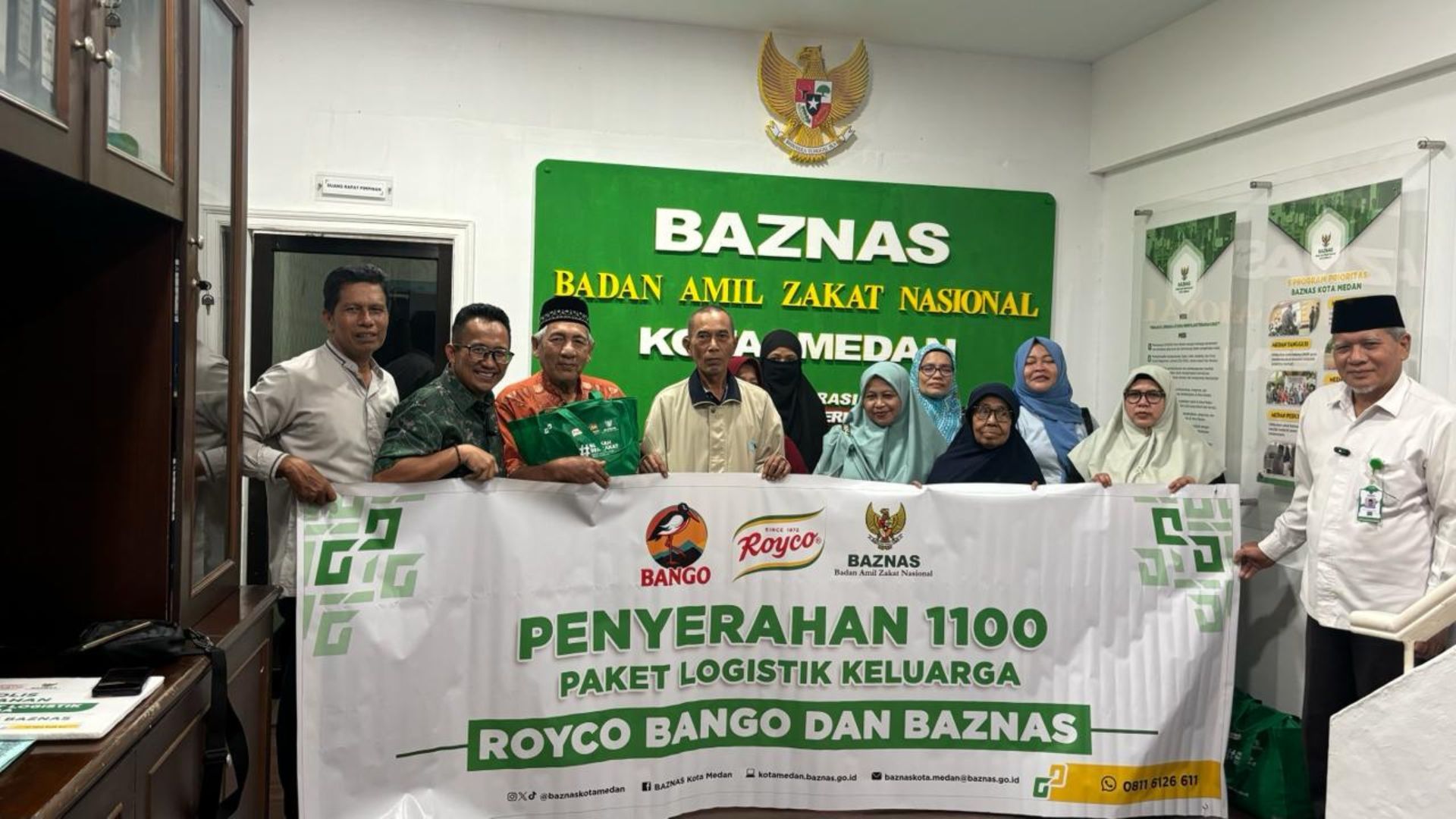 Distribute of 1100 family logistics packages with Royco, Bango and Baznas