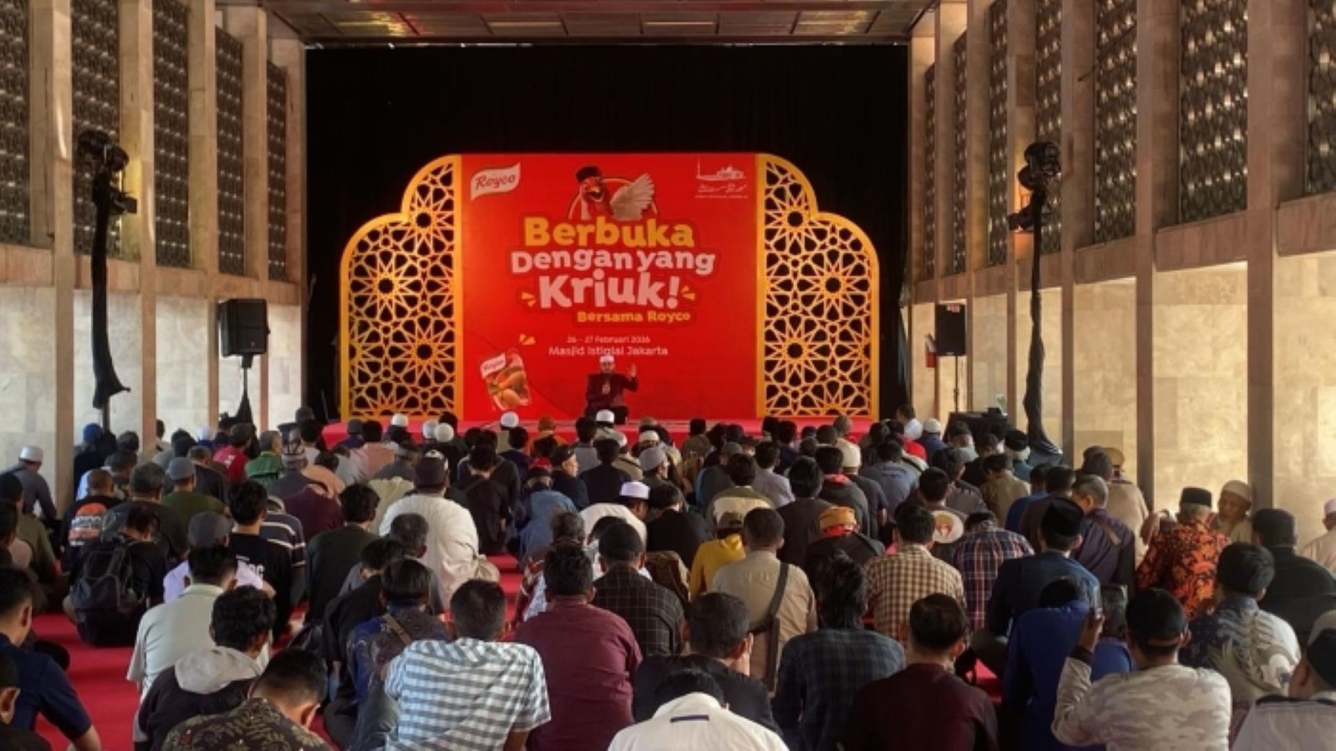 Tausyiah Ramadan and Distribution of 20,000 Free Iftar Packages at Berbuka dengan yang “Kriuk!”