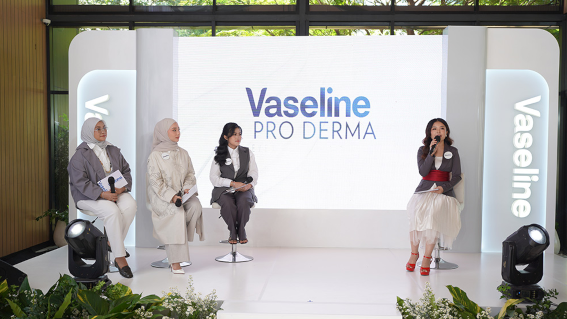 A talk show segment during the press conference for the launch of the innovation “Vaseline Pro Derma”